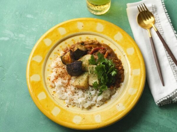 【成城石井流 おいしい酷暑対策】夏の“マンネリ食卓”を打破！　「成城石井のおいしい自由研究！スパイスとハーブでひも解くエスニック」フェア開催中
