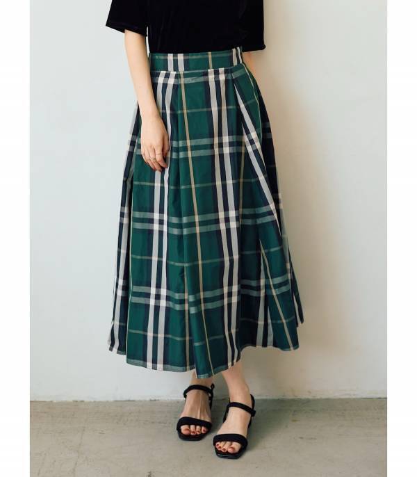 いつもの夏服を洗練された印象に。「YECCA VECCA」で着こなす大人のレイトサマーコーデ