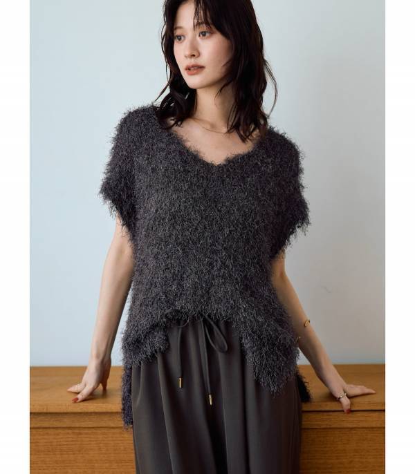 いつもの夏服を洗練された印象に。「YECCA VECCA」で着こなす大人のレイトサマーコーデ