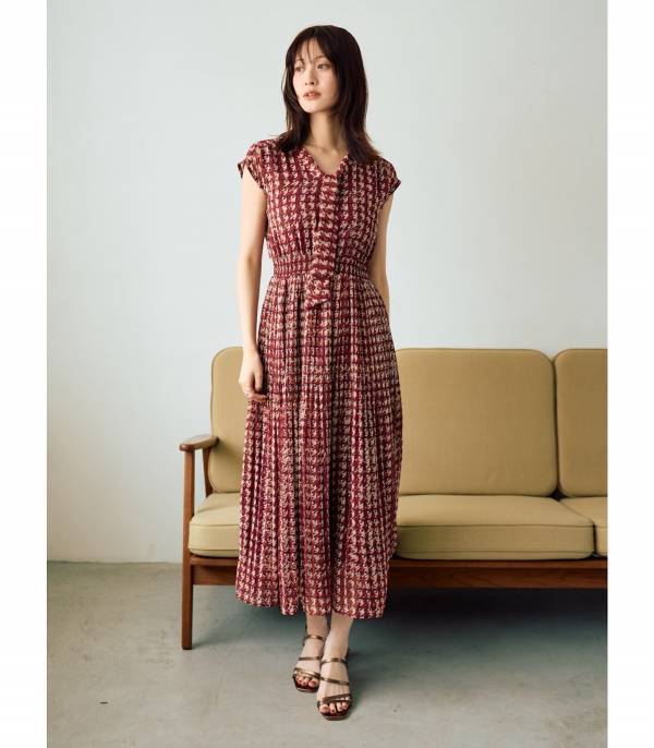 いつもの夏服を洗練された印象に。「YECCA VECCA」で着こなす大人のレイトサマーコーデ