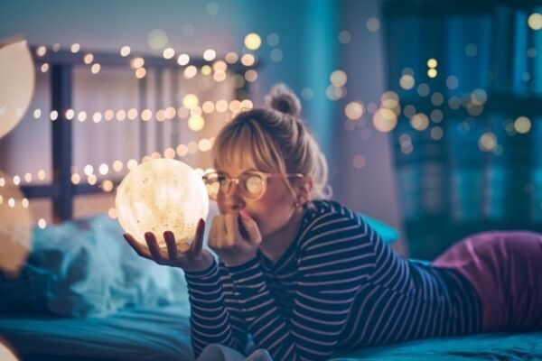 AI占いは本当に当たる？　利用者が語ったリアルな体験談