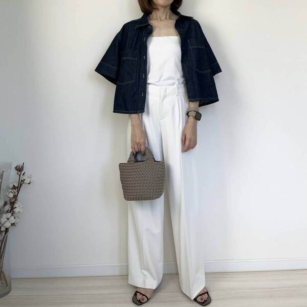 【ユニクロ】1,290円で夏から秋まで！　「デニムボクシーシャツ」が着回しに優秀