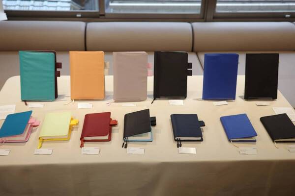 ハローキティコラボも！　ほぼ日手帳2027ラインアップ公開。働く女性におすすめのアイテムをピックアップ