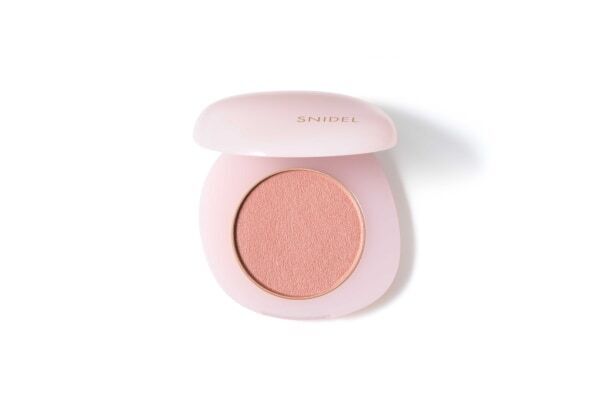 櫻坂46・守屋麗奈の多幸感フェイスの秘密。SNIDEL BEAUTY、ベスコス受賞アイテムを使用したメイクレシピ公開
