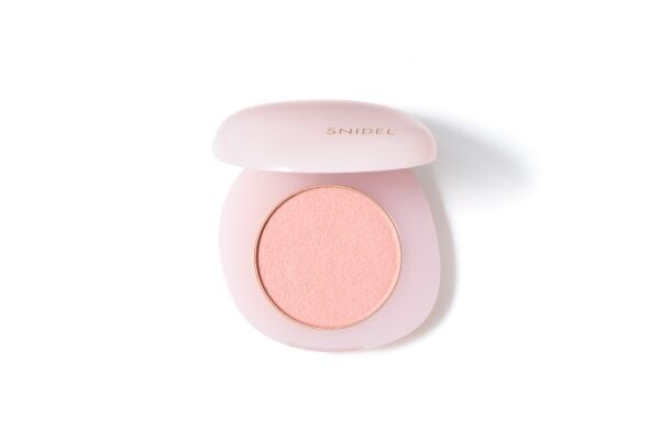 櫻坂46・守屋麗奈の多幸感フェイスの秘密。SNIDEL BEAUTY、ベスコス受賞アイテムを使用したメイクレシピ公開