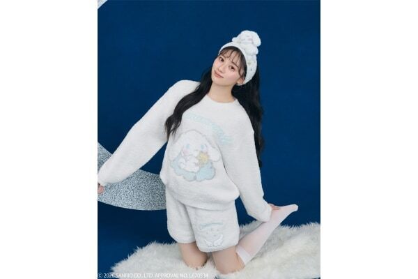 乃木坂46・川﨑桜がおやすみさくたんルックを披露！　SNIDEL HOMEから「シナモロール」とのコラボアイテムが登場