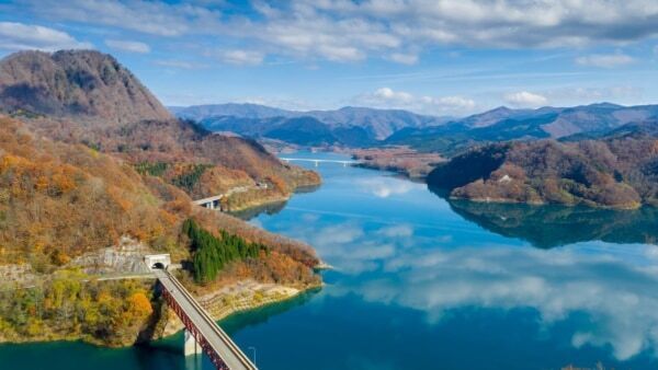 【2026年穴場紅葉ランキングTOP30】1位は群馬県の黄金に染まる湿原!?　旅行アプリ「NEWT」が全国1,741自治体を徹底調査