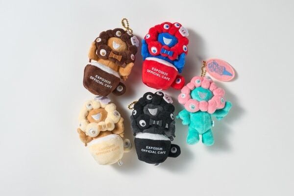 カフェカラーのミャクミャクがかわいい！　EXPO2025 オフィシャルカフェから持ち歩きマスコット全5種が登場
