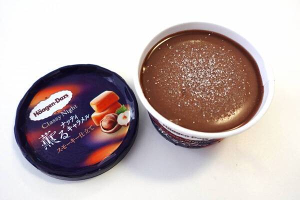 大人女子の夜のご褒美。洋酒が“香り”、燻製ナッツが“薫る”大人のためのハーゲンダッツ誕生【試食レポ】