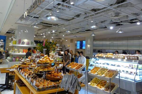 リニューアルの「DEAN & DELUCA」有楽町店は何が変わった？ あえて“食べに”訪れたくなる注目のデリ＆ベーカリーを紹介