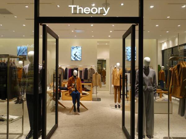 この秋、何着る？　新たに誕生した「Theory 自由が丘店」で出会う、上質な秋のワードローブ3選