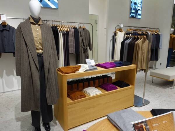 この秋、何着る？　新たに誕生した「Theory 自由が丘店」で出会う、上質な秋のワードローブ3選