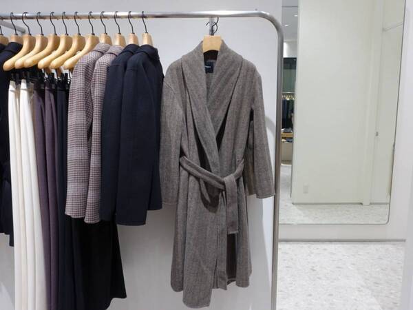 この秋、何着る？　新たに誕生した「Theory 自由が丘店」で出会う、上質な秋のワードローブ3選