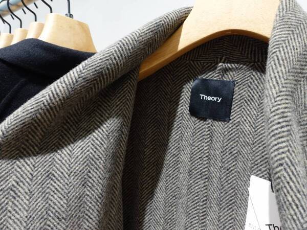この秋、何着る？　新たに誕生した「Theory 自由が丘店」で出会う、上質な秋のワードローブ3選