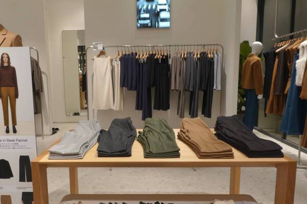 この秋、何着る？　新たに誕生した「Theory 自由が丘店」で出会う、上質な秋のワードローブ3選