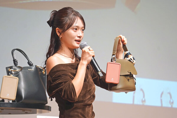 大人女子にぴったりなカラーも。全16色のiFace 新モバイルバッテリー「SafePaq」がかわいくて軽くて安全までばっちりだった