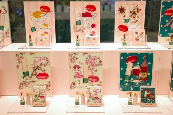 とろけるタッチで、ぷっくりツヤ唇に。色名までかわいいポール ＆ ジョー ボーテ新リップを全色見せ！