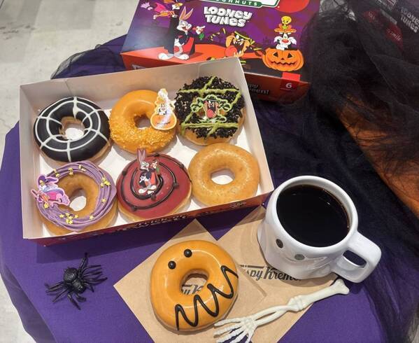 箱を開けた瞬間「かわいい！」クリスピー・クリーム・ドーナツ×ルーニー・テューンズのハロウィン限定ドーナツを実食