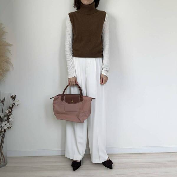 【ユニクロ】ワンランク上の大人女子に格上げ！　「フラッフィカシミヤベスト」で着回しコーデ