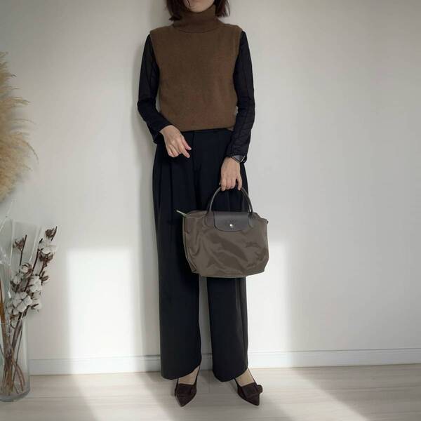 【ユニクロ】ワンランク上の大人女子に格上げ！　「フラッフィカシミヤベスト」で着回しコーデ