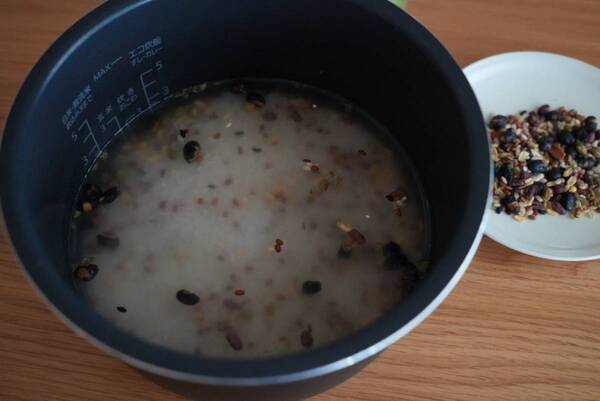 「薬膳ってこんなに食べやすいの!?」いつもの白米に混ぜて炊くだけ。はくばくの新作で“ゆる薬膳”デビューしてみた