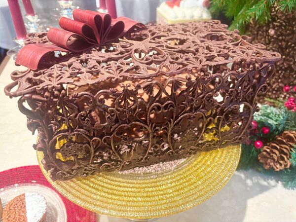 クリスマスは“世界最高峰のスイーツ”で贅沢に。ザ・リッツ・カールトン東京の特別なクリスマスケーキ5選