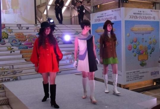 小田急百貨店開店50周年記念して、文化学園大学とファッションショーを披露
