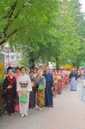 ハクビ京都きもの学院渋谷校 「きものでパレード2012開催」 きものを着た約100名の参加者が渋谷、原宿を行進