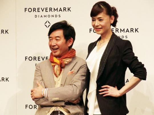 大地真央、総額1,300万円以上のForevermarkのジュエリーと共に登場