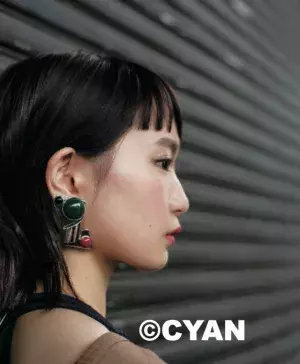 「CYAN」表紙に比留川游。彼女が同性から支持されるその理由に迫る