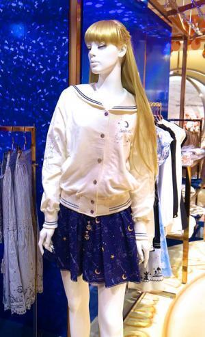 アナスイとセーラームーンがコラボ。伊勢丹新宿でポップアップイベント開催