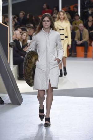 過去から未来へ続くルイ・ヴィトン【2015-16秋冬ウィメンズ】