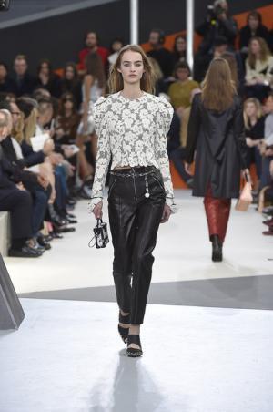 過去から未来へ続くルイ・ヴィトン【2015-16秋冬ウィメンズ】