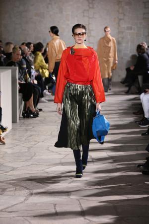 ロエベはレトロとフューチャーを現代に飲み込む【2015-16秋冬ウィメンズ】