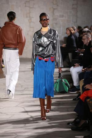 ロエベはレトロとフューチャーを現代に飲み込む【2015-16秋冬ウィメンズ】