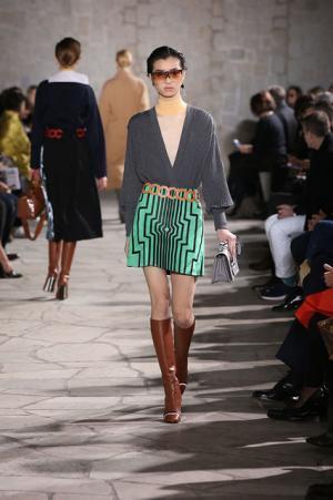 ロエベはレトロとフューチャーを現代に飲み込む【2015-16秋冬ウィメンズ】