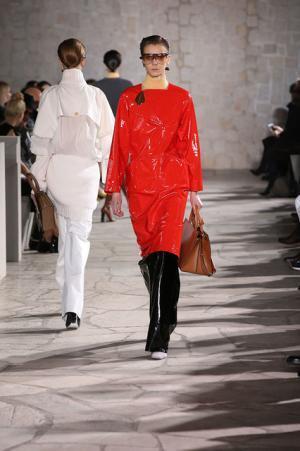 ロエベはレトロとフューチャーを現代に飲み込む【2015-16秋冬ウィメンズ】