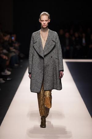 イタリアの色気をハイライトしたN°21のストーリー【2015-16秋冬ウィメンズ】