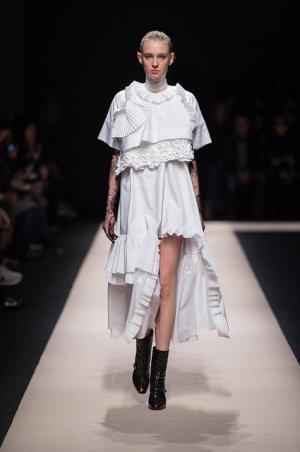 イタリアの色気をハイライトしたN°21のストーリー【2015-16秋冬ウィメンズ】