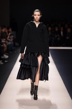 イタリアの色気をハイライトしたN°21のストーリー【2015-16秋冬ウィメンズ】