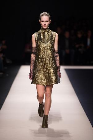 イタリアの色気をハイライトしたN°21のストーリー【2015-16秋冬ウィメンズ】