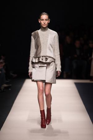 イタリアの色気をハイライトしたN°21のストーリー【2015-16秋冬ウィメンズ】