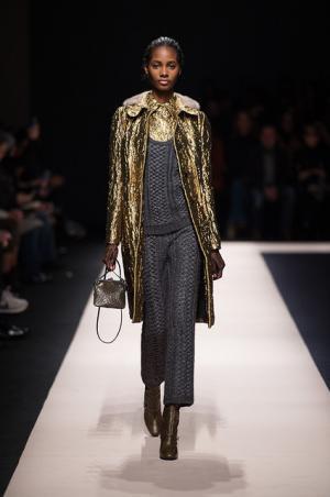 イタリアの色気をハイライトしたN°21のストーリー【2015-16秋冬ウィメンズ】