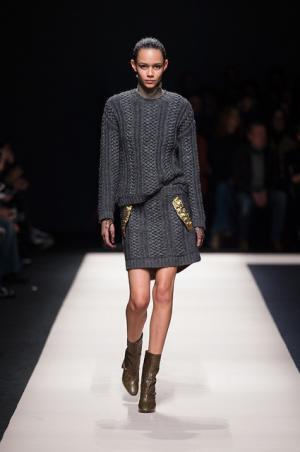 イタリアの色気をハイライトしたN°21のストーリー【2015-16秋冬ウィメンズ】