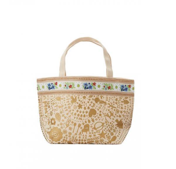 森本千絵が三越伊勢丹の母の日ディレクション。母となるタイミングに生命の物語を表現