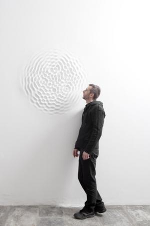 ショーメ×ロリス・チェッキーニ、アイコンウォッチ「クラス・ワン」から300本限定モデル