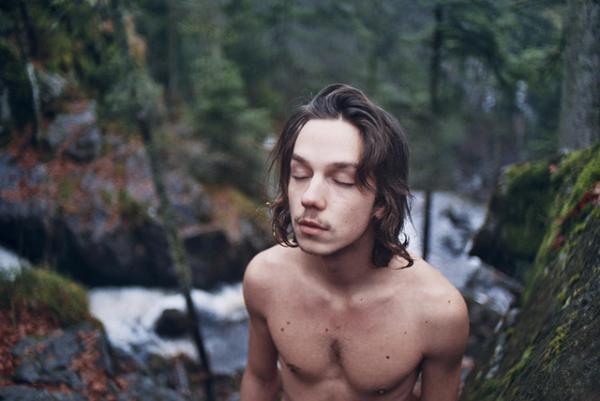 代官山蔦屋で写真家デオ・ゴセリンの個展。アングラな若者カルチャーを捉える