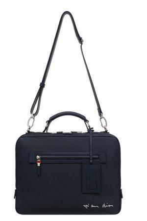 ディオールオムがブリーフケースのデモンストレーション、スペシャルカラーオーダーも対応