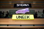 2本の紐で作られた22世紀最新型スニーカー「UNEEK」、開発者が製作苦労語る