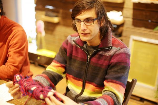 2本の紐で作られた22世紀最新型スニーカー「UNEEK」、開発者が製作苦労語る